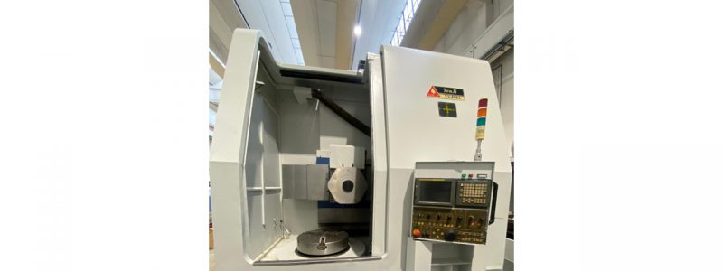 Tornio verticale YOU-JI YV-800A usato
