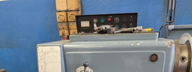 Tornio parallelo CMT mod. URSUS 250 x 2000 usato