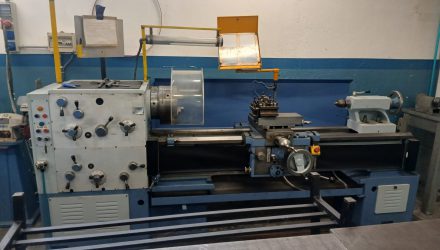 Tornio parallelo NOSOTTI 250 x 1500 passaggio barra 105 usato